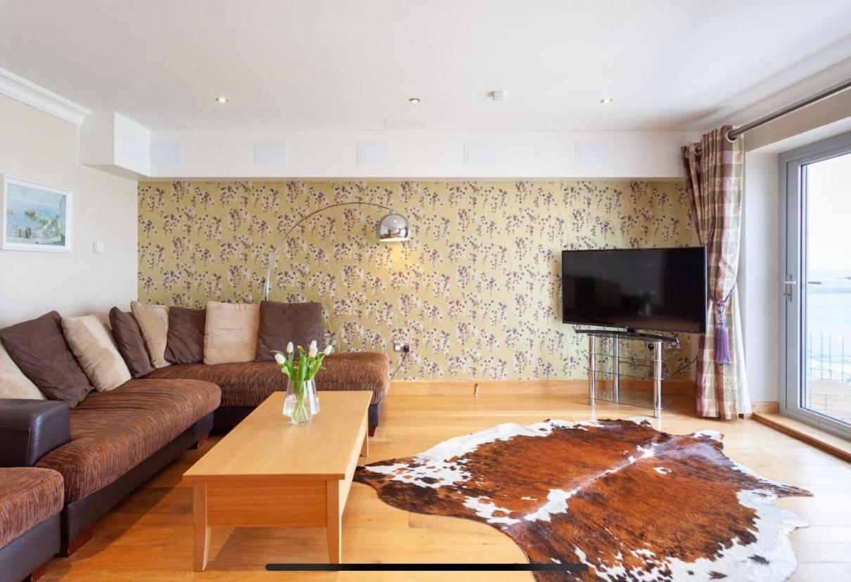 Blue Pool View Apartment Portrush Ngoại thất bức ảnh