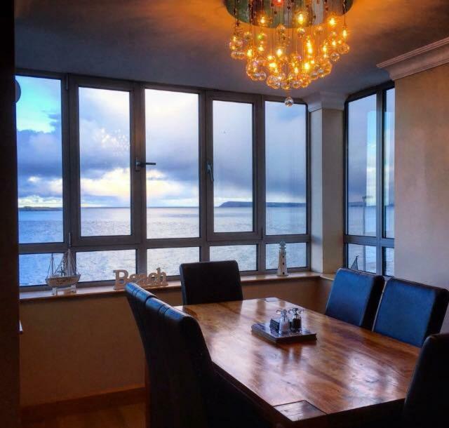 Blue Pool View Apartment Portrush Ngoại thất bức ảnh