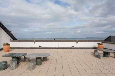 Blue Pool View Apartment Portrush Ngoại thất bức ảnh